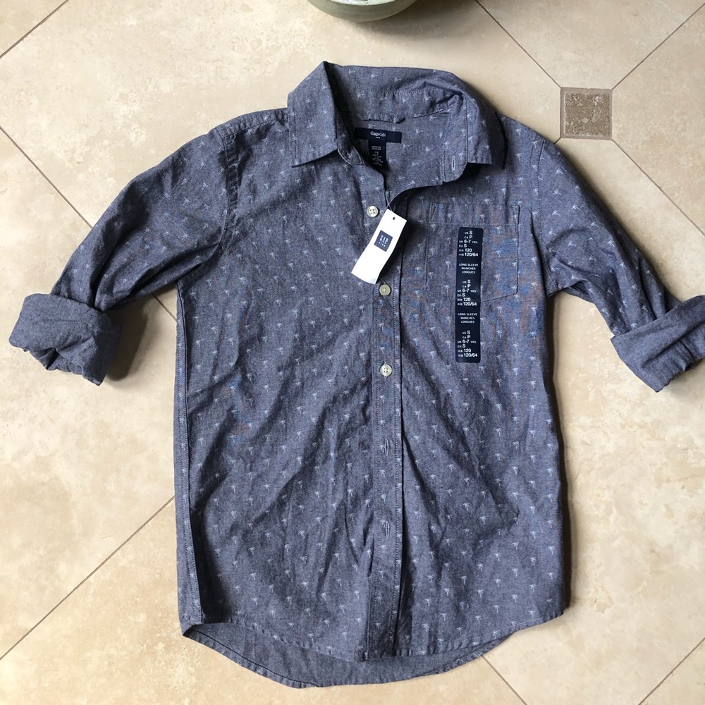 NWT Gap Button Down- Small